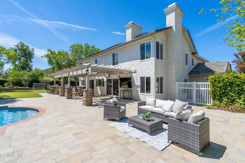 1312 Dubonnet Court Oak Park, CA 91377