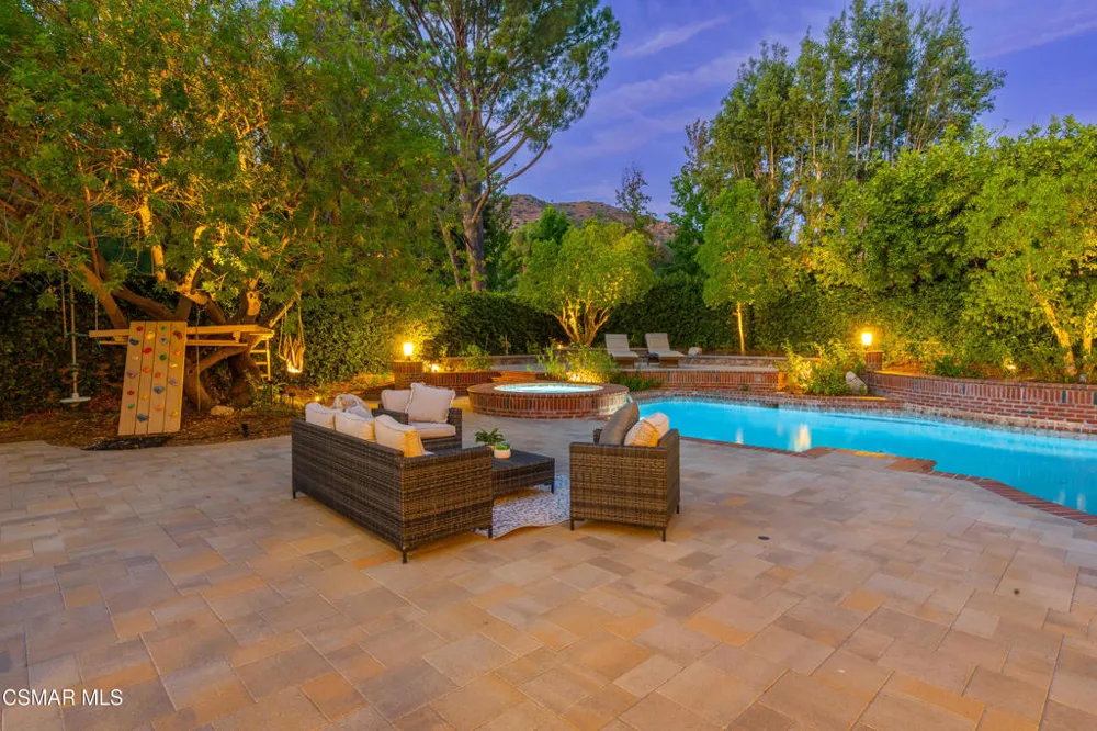 1312 Dubonnet Court Oak Park, CA 91377