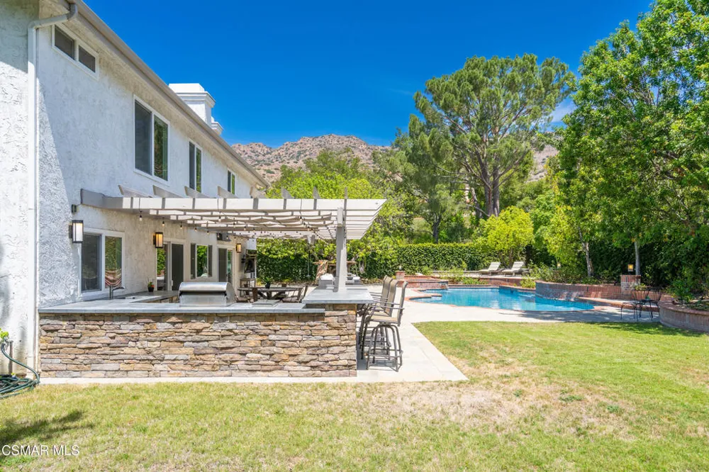 1312 Dubonnet Court Oak Park, CA 91377