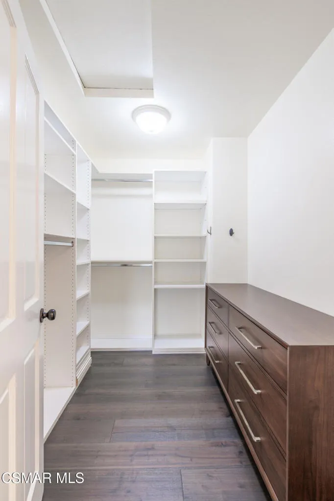 1312 Dubonnet Court Oak Park, CA 91377