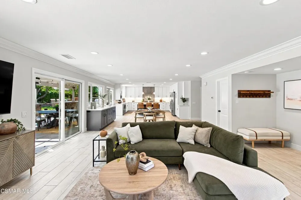 1312 Dubonnet Court Oak Park, CA 91377