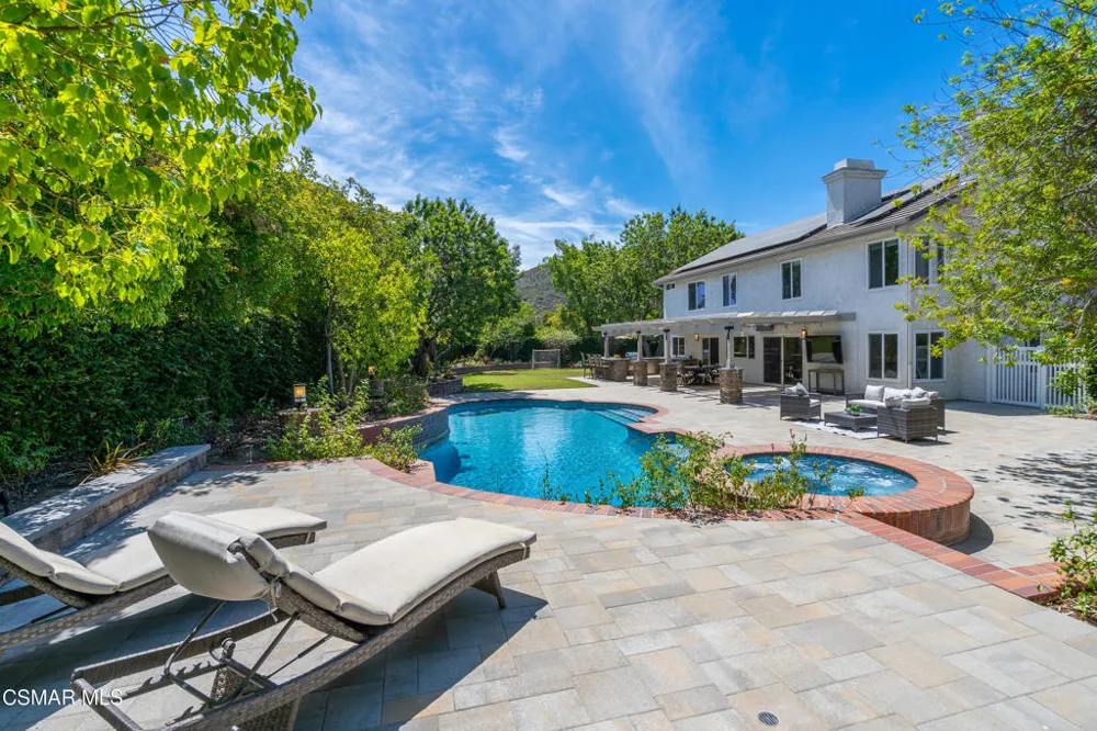 1312 Dubonnet Court Oak Park, CA 91377