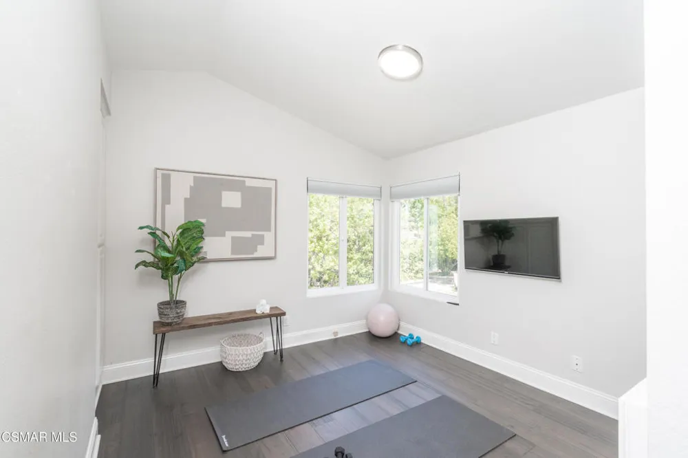 1312 Dubonnet Court Oak Park, CA 91377