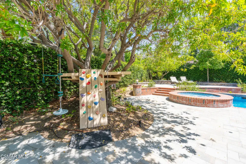 1312 Dubonnet Court Oak Park, CA 91377