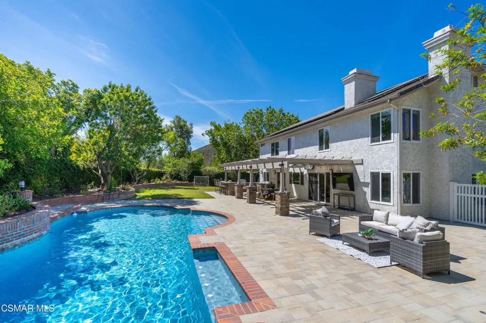 1312 Dubonnet Court Oak Park, CA 91377