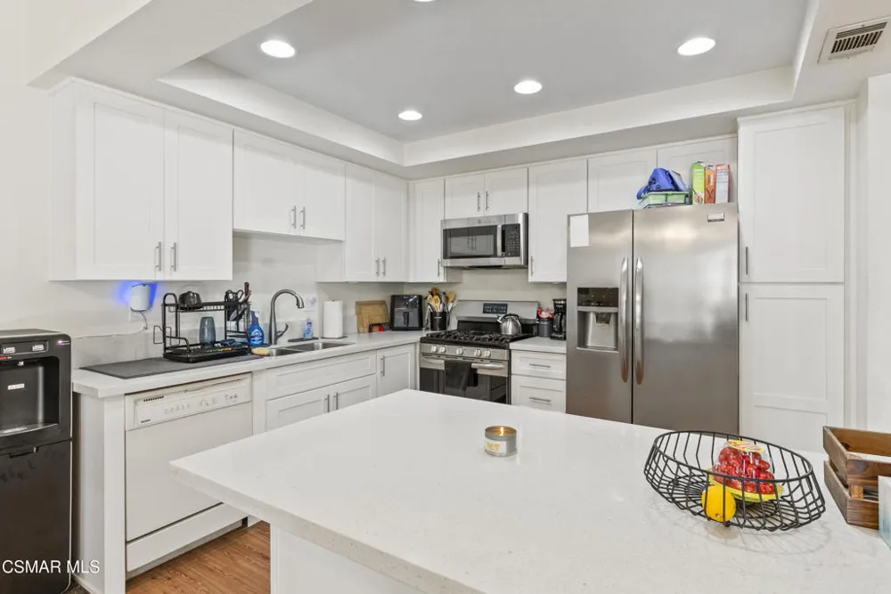 166 Heather Ridge Avenue Newbury Park, CA 91320