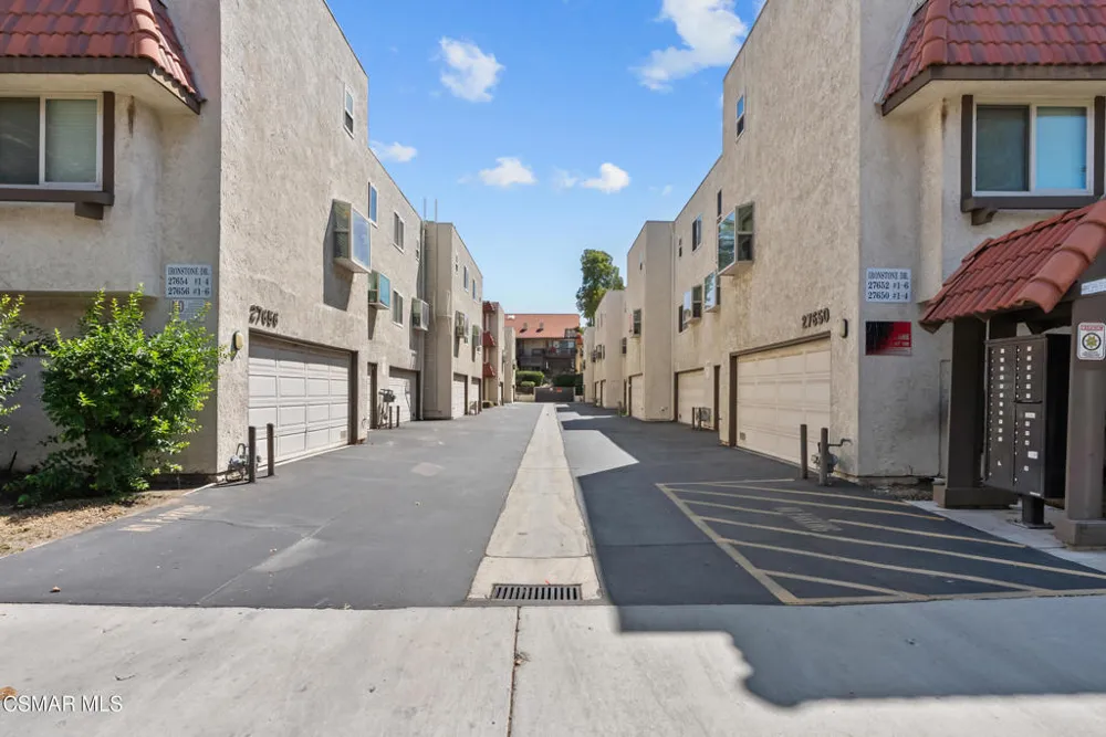 27656 Ironstone Drive #5 Canyon Country, CA 91387