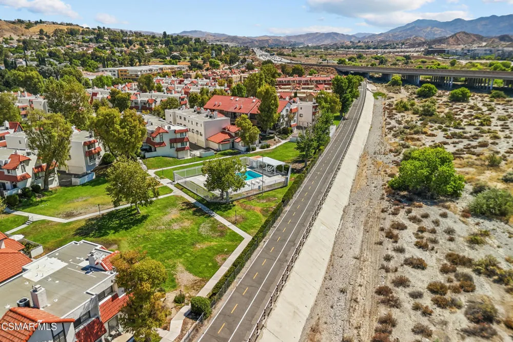 27656 Ironstone Drive #5 Canyon Country, CA 91387