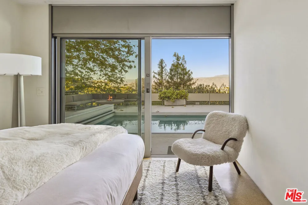 3201 Oakley Drive Los Angeles, CA 90068