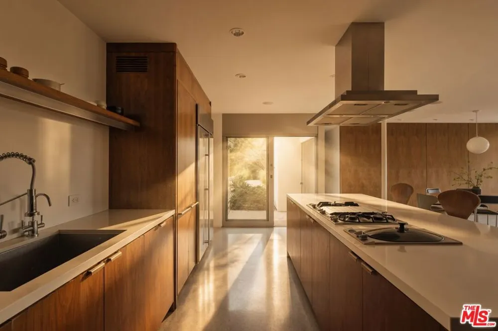 3201 Oakley Drive Los Angeles, CA 90068
