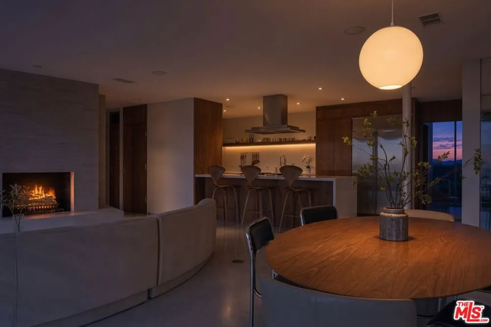 3201 Oakley Drive Los Angeles, CA 90068