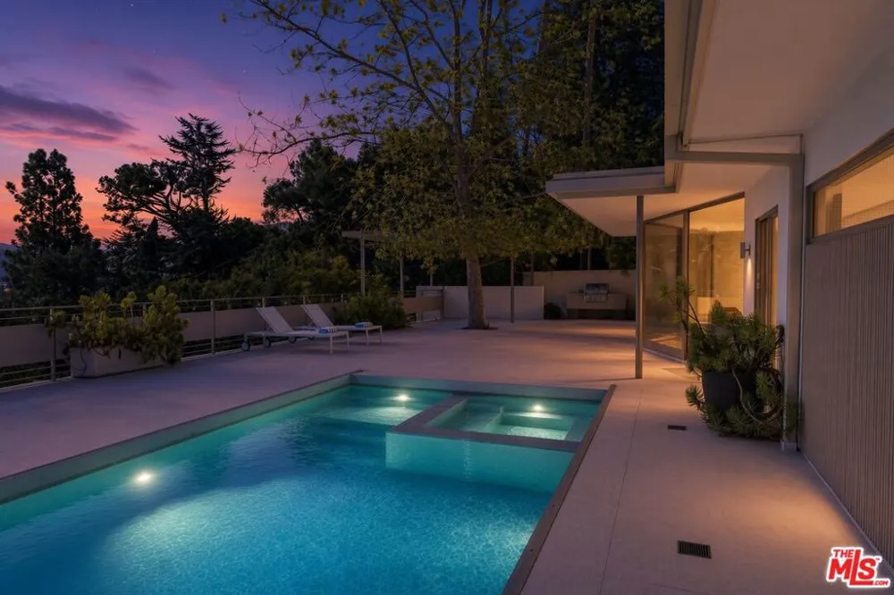 3201 Oakley Drive Los Angeles, CA 90068