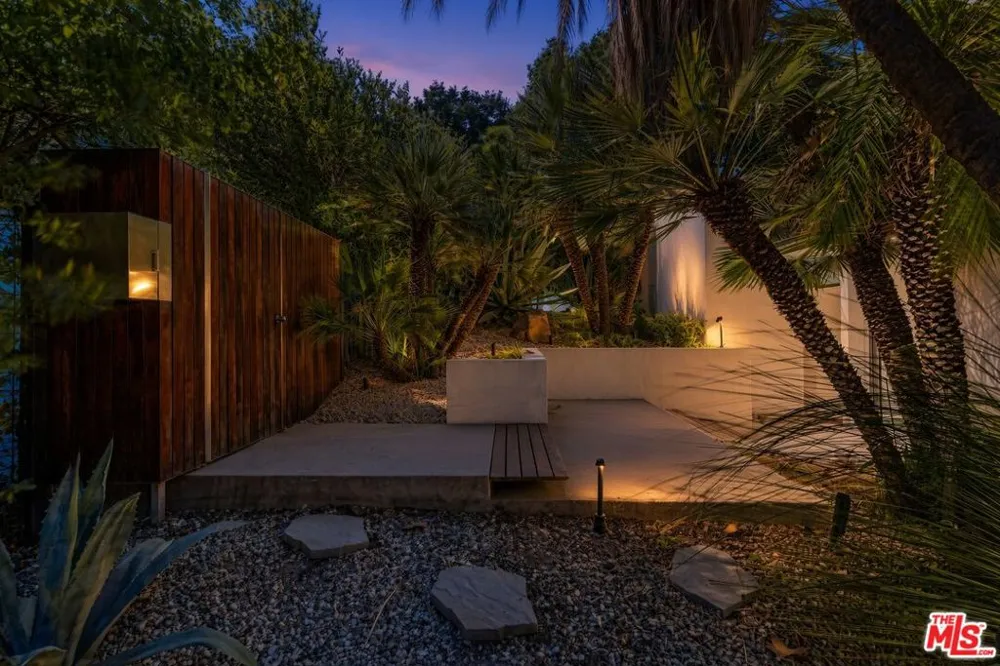 3201 Oakley Drive Los Angeles, CA 90068