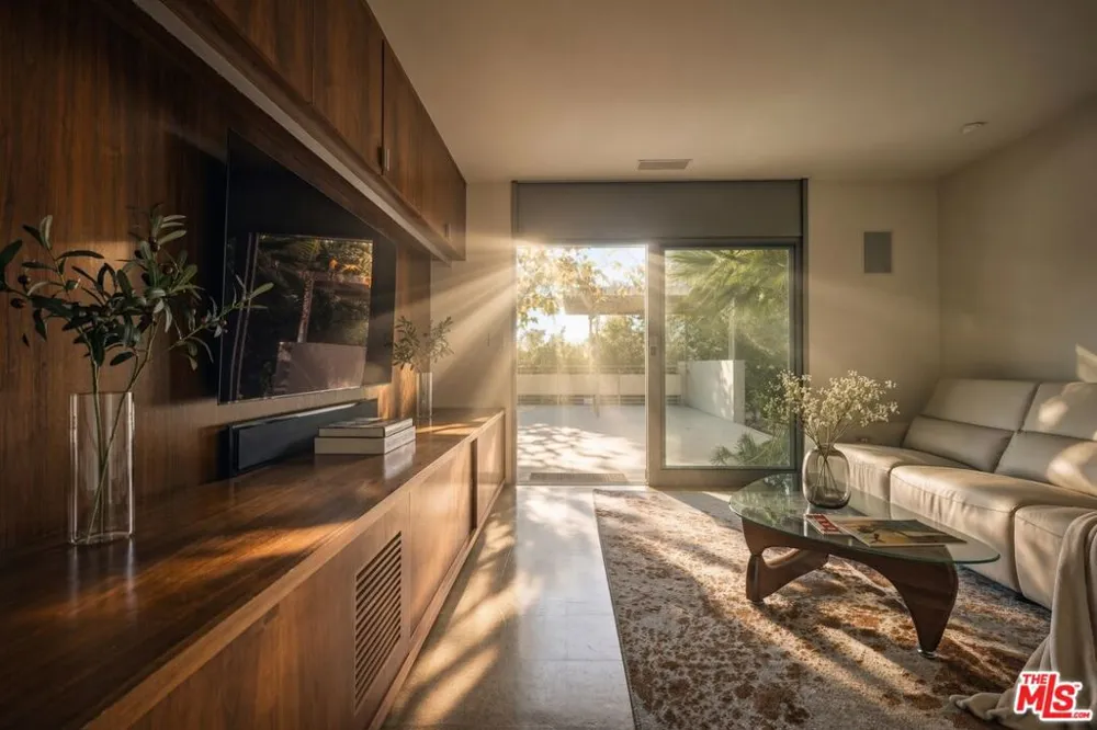3201 Oakley Drive Los Angeles, CA 90068