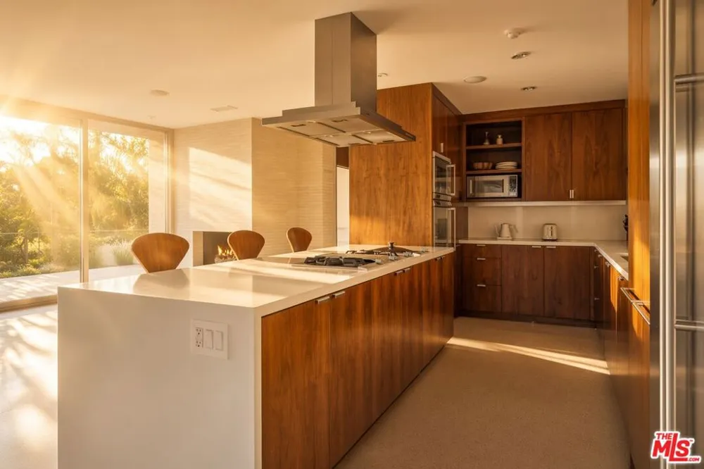 3201 Oakley Drive Los Angeles, CA 90068