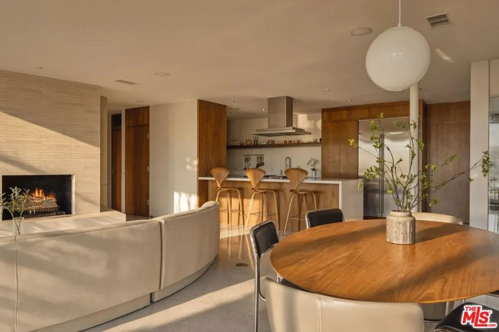 3201 Oakley Drive Los Angeles, CA 90068