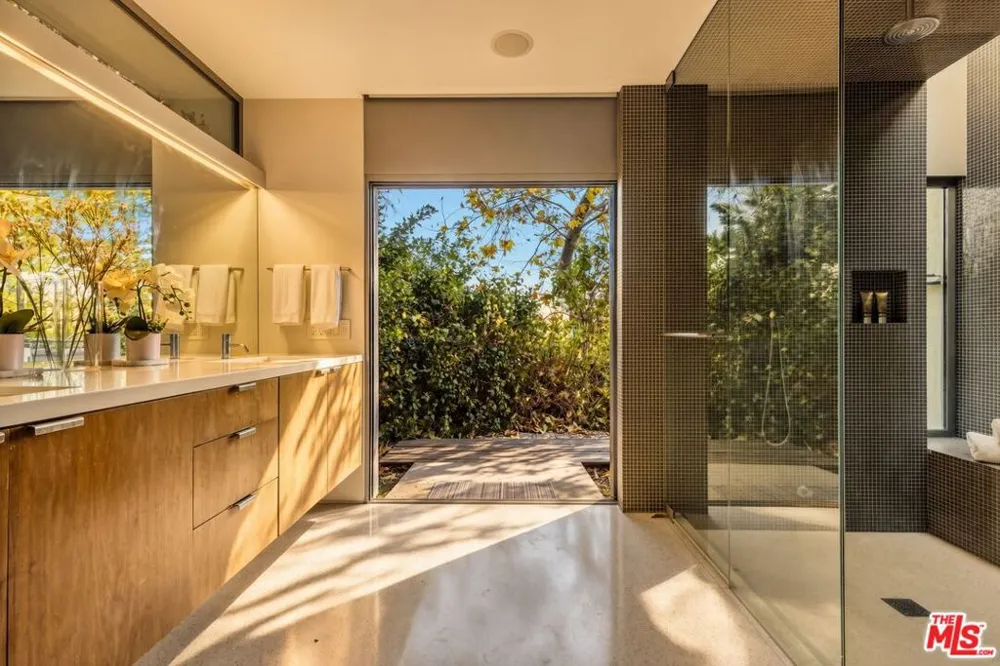 3201 Oakley Drive Los Angeles, CA 90068