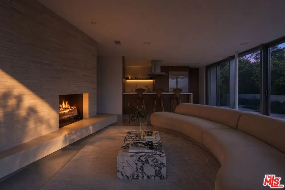3201 Oakley Drive Los Angeles, CA 90068