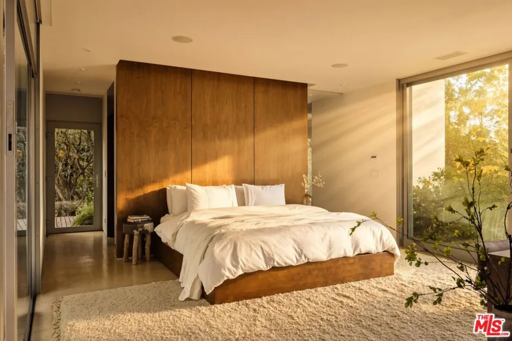 3201 Oakley Drive Los Angeles, CA 90068