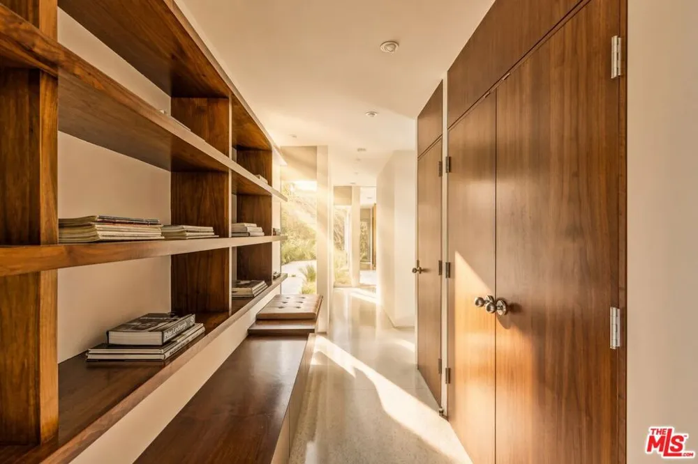 3201 Oakley Drive Los Angeles, CA 90068