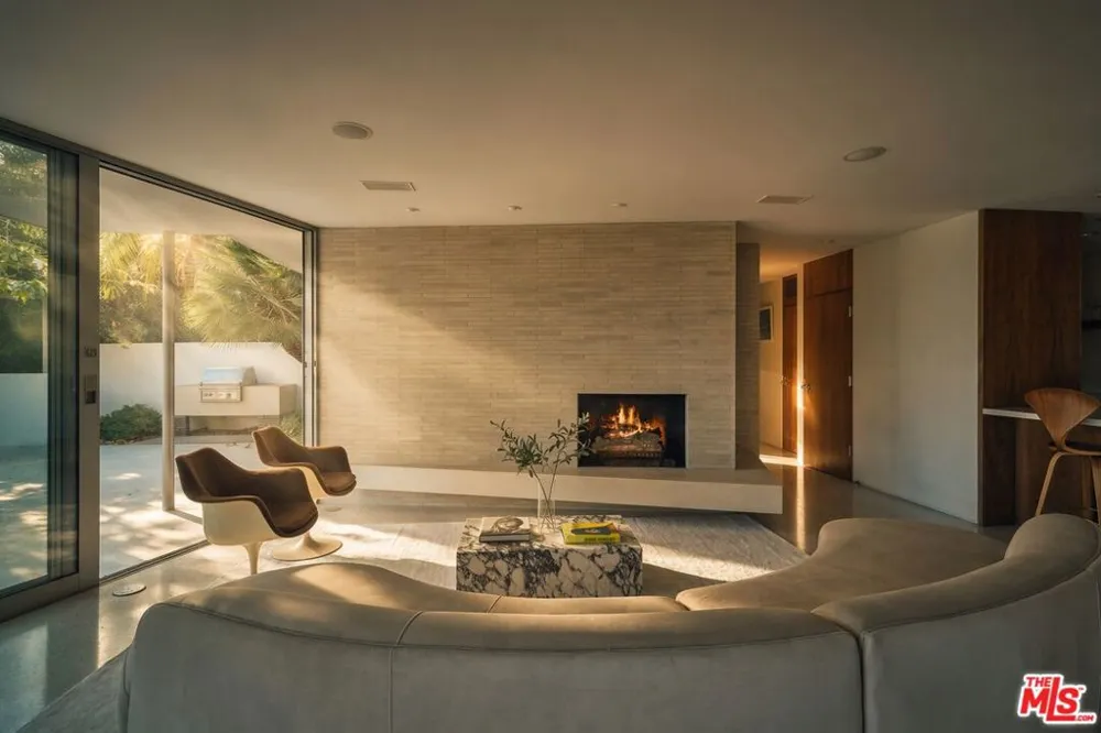 3201 Oakley Drive Los Angeles, CA 90068