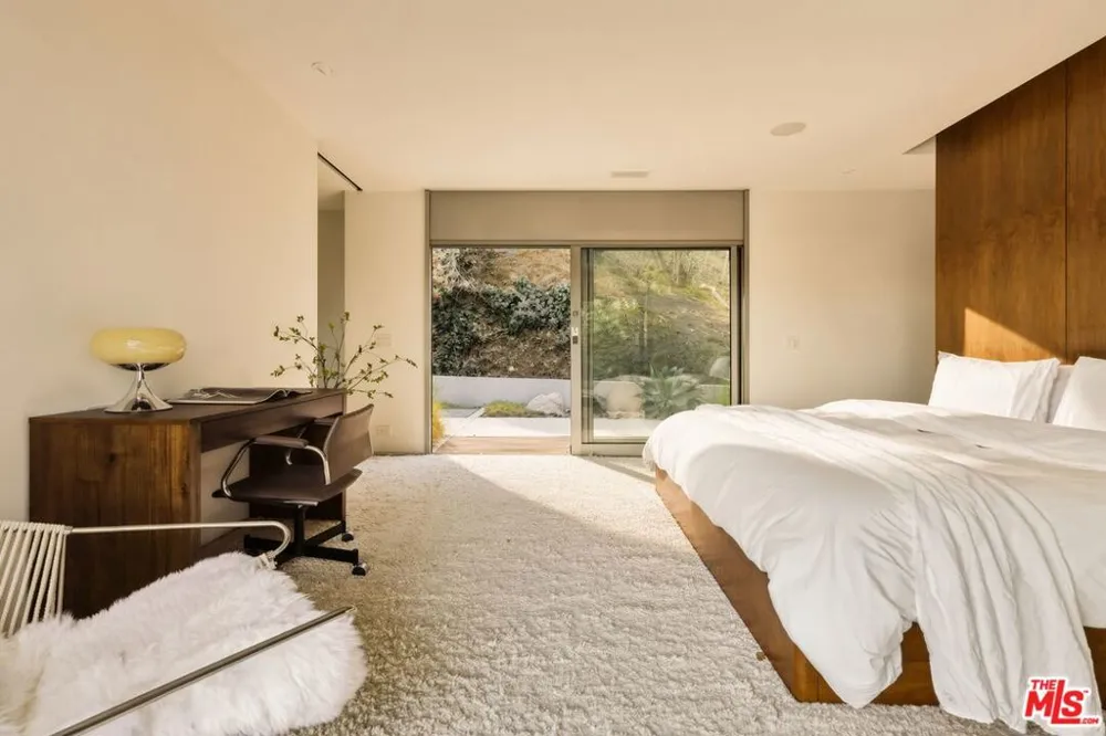 3201 Oakley Drive Los Angeles, CA 90068