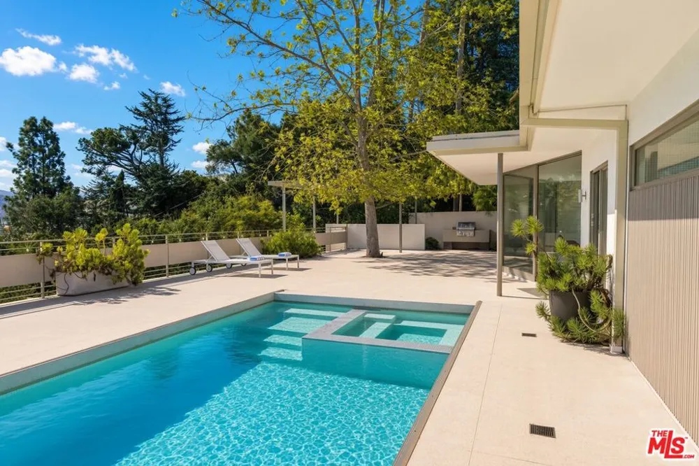 3201 Oakley Drive Los Angeles, CA 90068