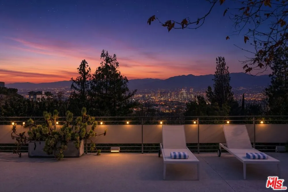 3201 Oakley Drive Los Angeles, CA 90068