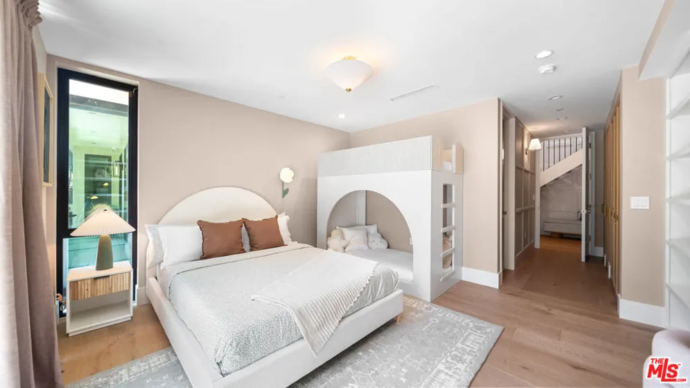 1914 Laurel Canyon Boulevard Los Angeles, CA 90046