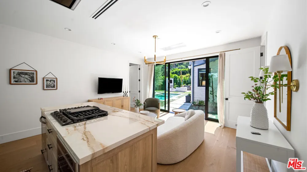 1914 Laurel Canyon Boulevard Los Angeles, CA 90046