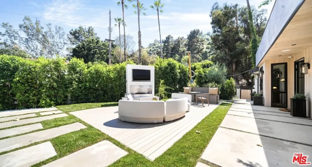 1914 Laurel Canyon Boulevard Los Angeles, CA 90046