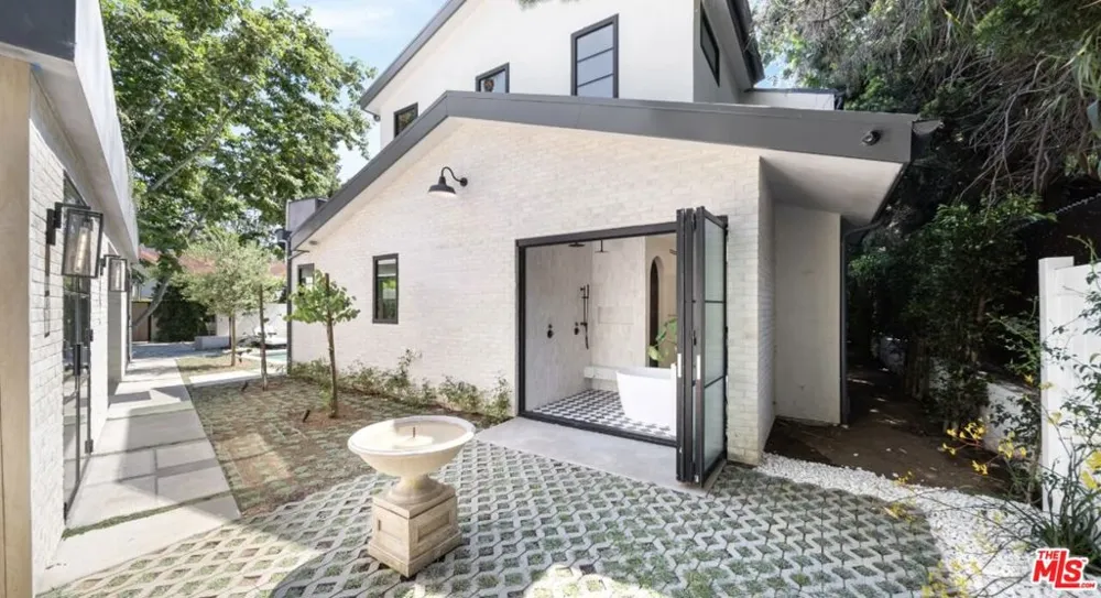 1914 Laurel Canyon Boulevard Los Angeles, CA 90046