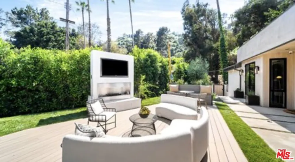 1914 Laurel Canyon Boulevard Los Angeles, CA 90046