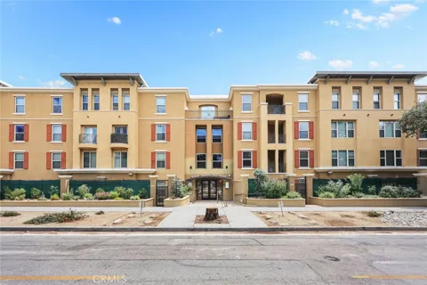 128 Oak Knoll #206