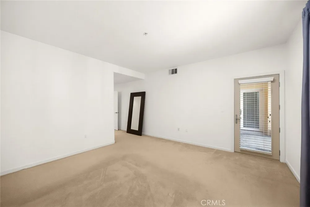 128 Oak Knoll #206 Pasadena, CA 91101