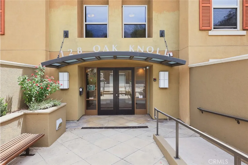 128 Oak Knoll #206 Pasadena, CA 91101