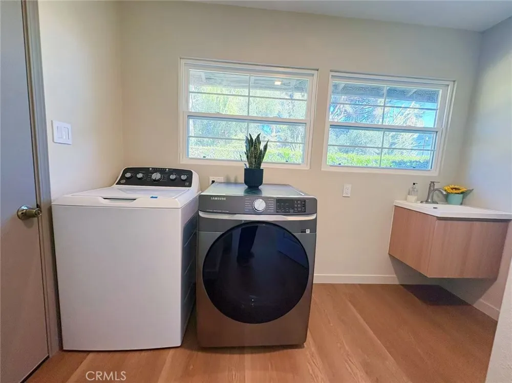 883 E Leadora Glendora, CA 91741