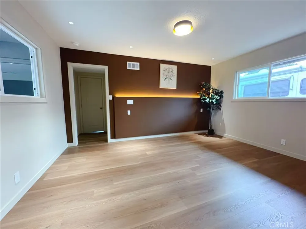 883 E Leadora Glendora, CA 91741