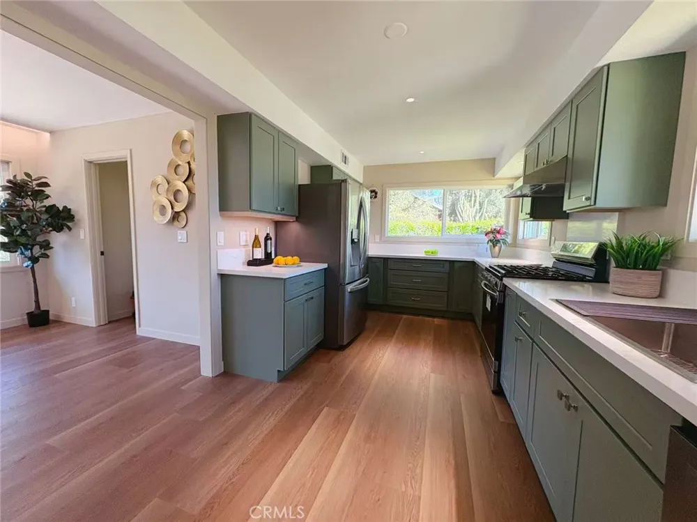 883 E Leadora Glendora, CA 91741