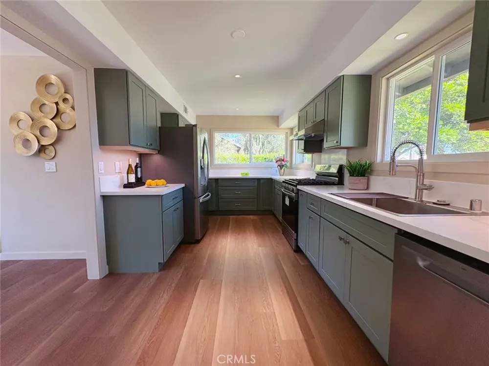 883 E Leadora Glendora, CA 91741