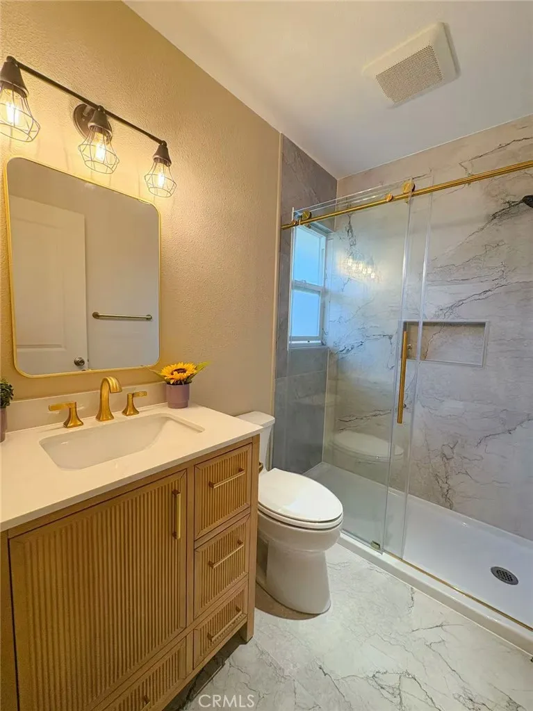 883 E Leadora Glendora, CA 91741