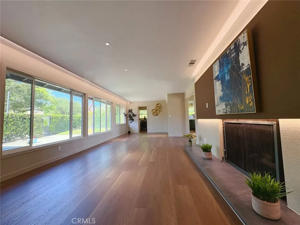 883 E Leadora Glendora, CA 91741
