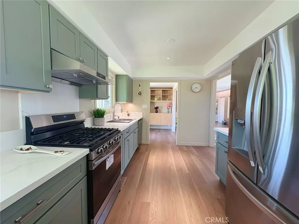 883 E Leadora Glendora, CA 91741