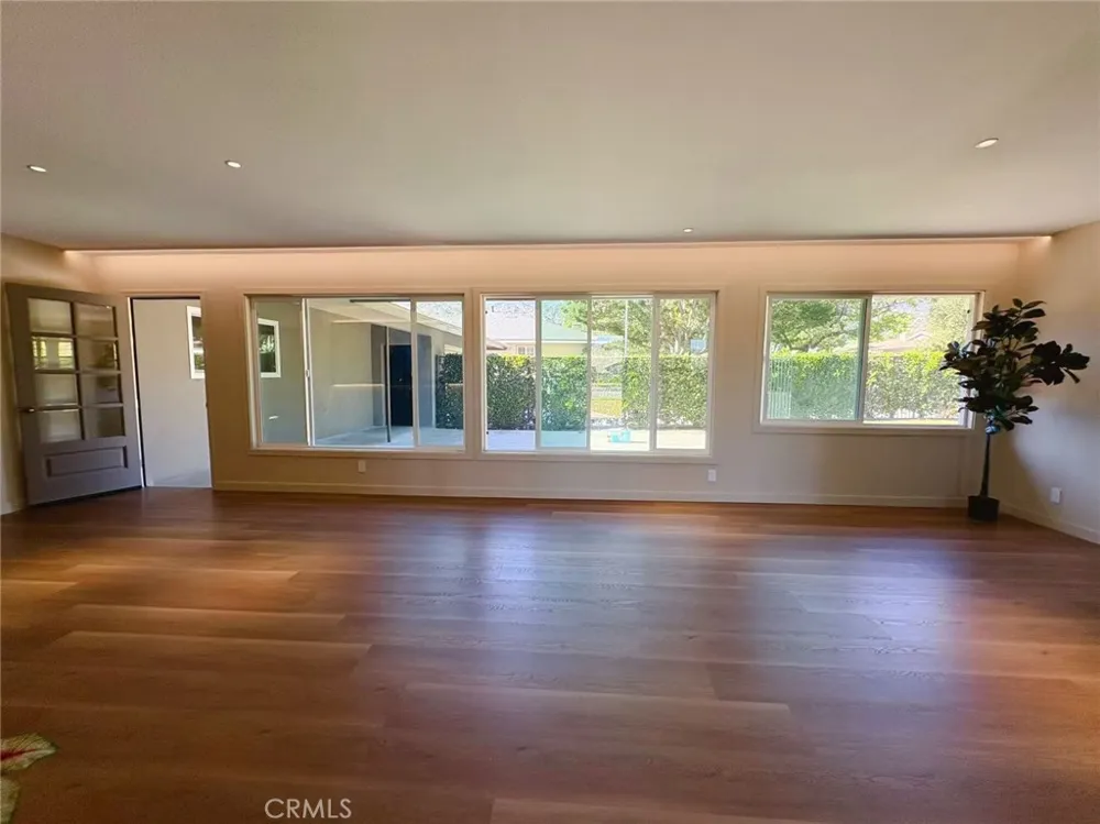 883 E Leadora Glendora, CA 91741