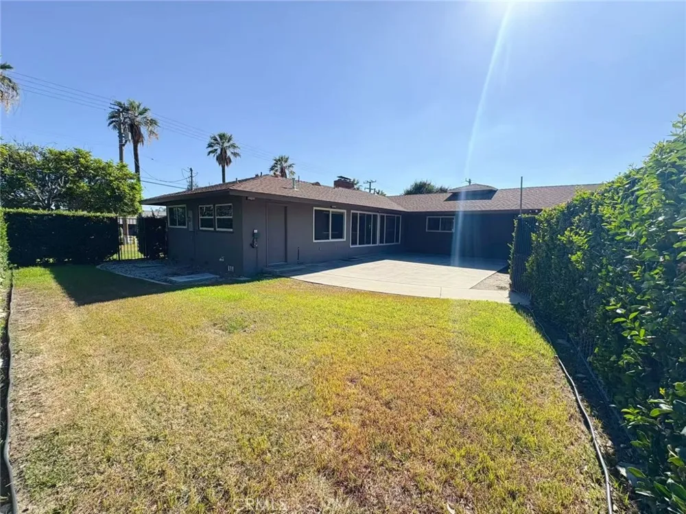 883 E Leadora Glendora, CA 91741