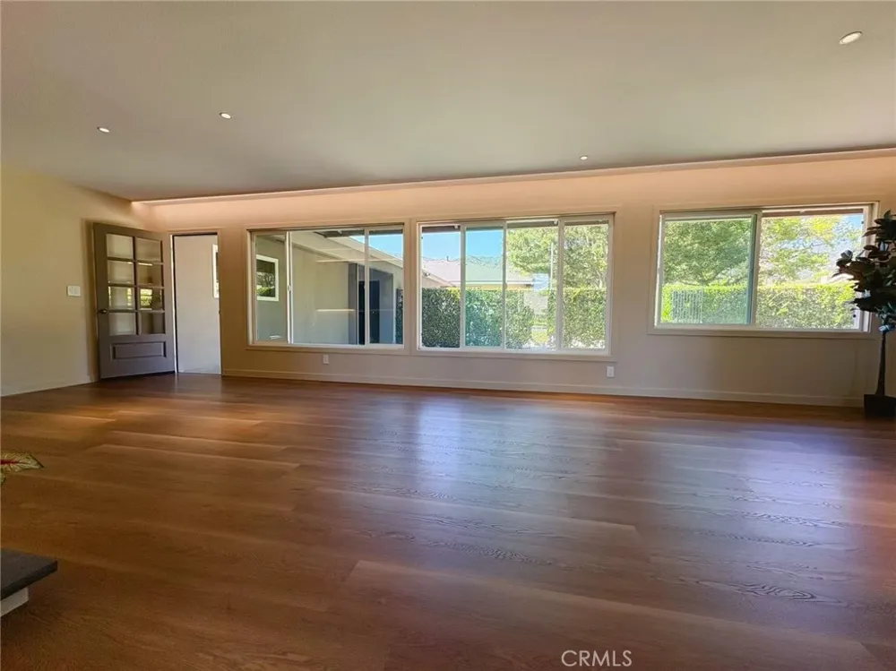 883 E Leadora Glendora, CA 91741