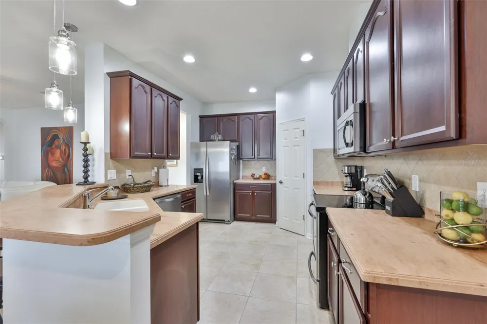 823 SEMINOLE SKY DRIVE Ruskin, FL 33570