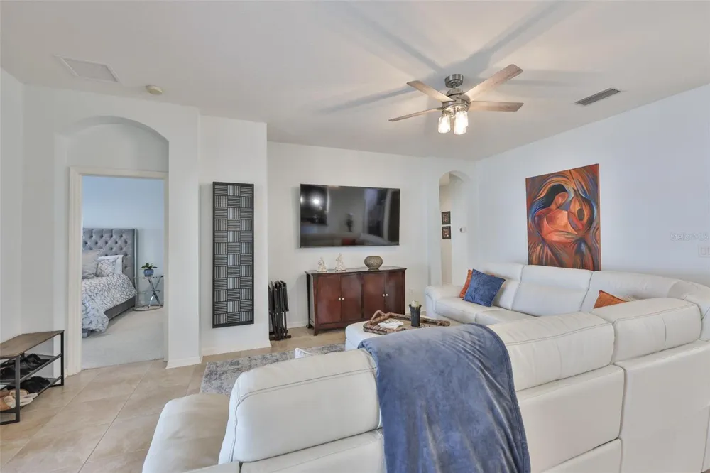 823 SEMINOLE SKY DRIVE Ruskin, FL 33570