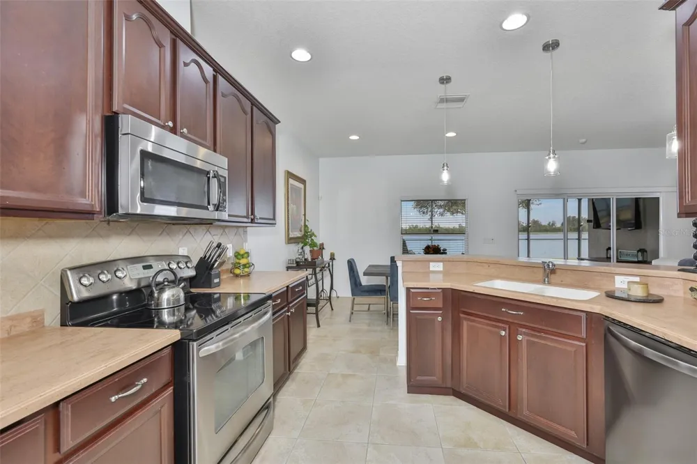 823 SEMINOLE SKY DRIVE Ruskin, FL 33570