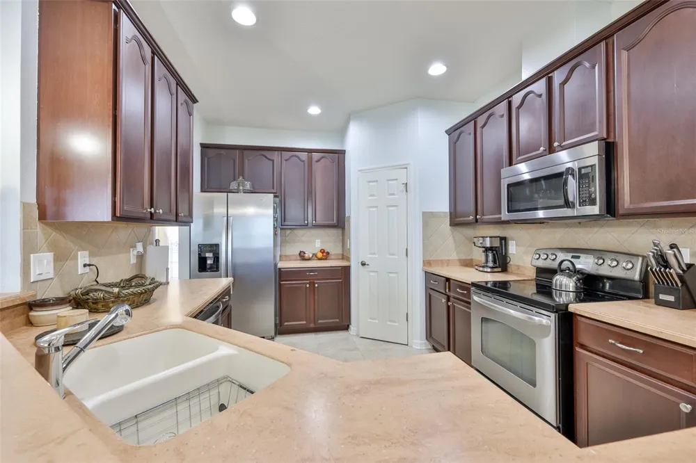 823 SEMINOLE SKY DRIVE Ruskin, FL 33570